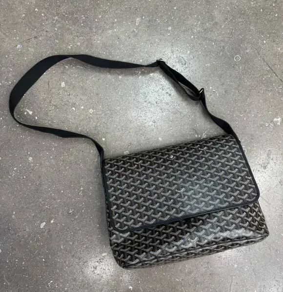 Goyard Capetien MM Black Messenger Bag