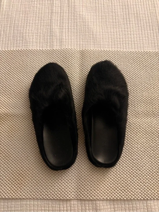 Marni Black Long Hair Calfskin Fussbett Sabot / Mules