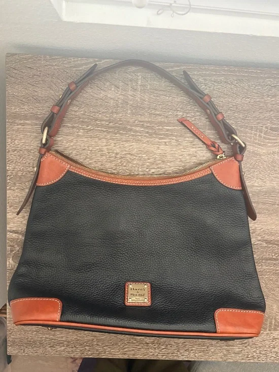 EUC Dooney & Bourke pebble grain hobo leather shoulder bag