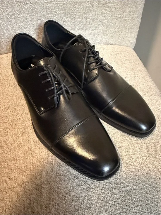 Van Heusen Black Leather Cap-Toe Derby Shoes