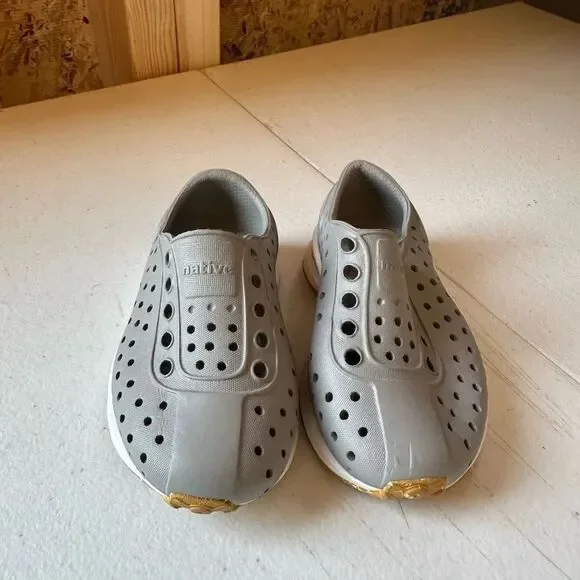 Native Kids Water Shoes in Gray