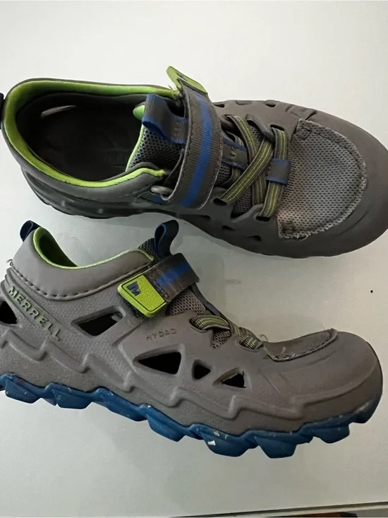 Merrell Boy’s Waterproof shoes sandals Size 13M