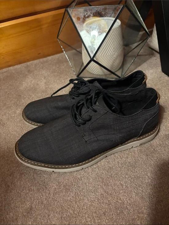 Toms Black Casual Derby Shoes with Cream Sole