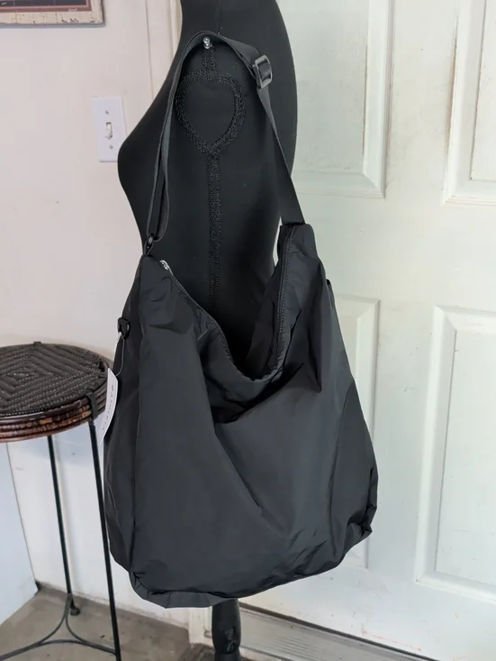 Athleta Any Time Drop In Bag NWT