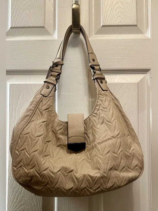 Simply Vera Vera Wang Quilted Hobo Bag in Beige