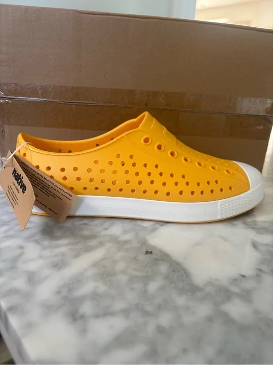 Unisex Native Kids Shoe NWT