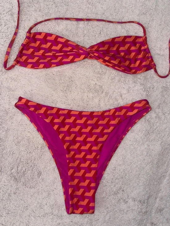 MONDAY SWIMWEAR