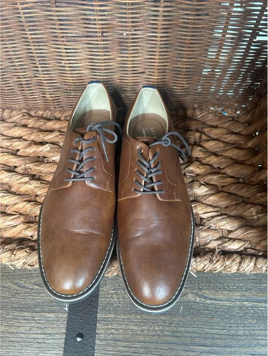 APT. 9 brown lace-up dress shoes