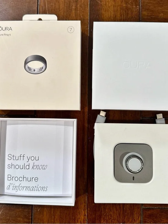 Oura Ring 4 Size 7 Stealth with Charger Dock