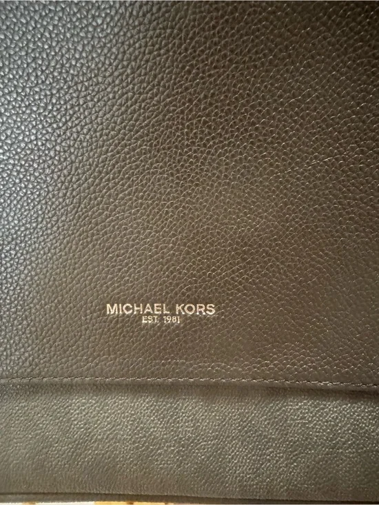 NWOT Michael Kors Large Brown Leather Laptop Bag This unisex laptop b