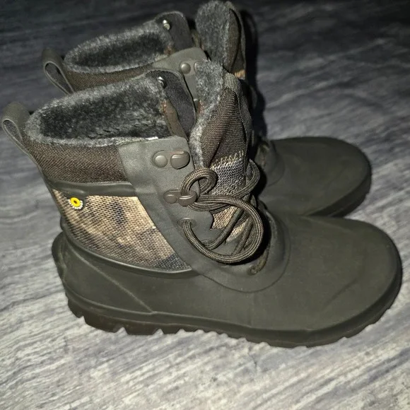 Bogs Arcata Lace Mens 10 Black Camo Waterproof Winter Boots 72754-973