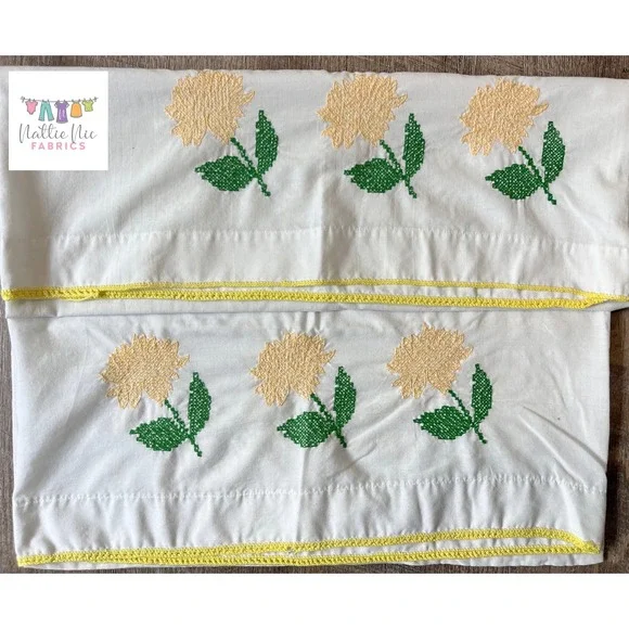 Vintage pair of pillowcases yellow floral emboidery crochet‎ trim