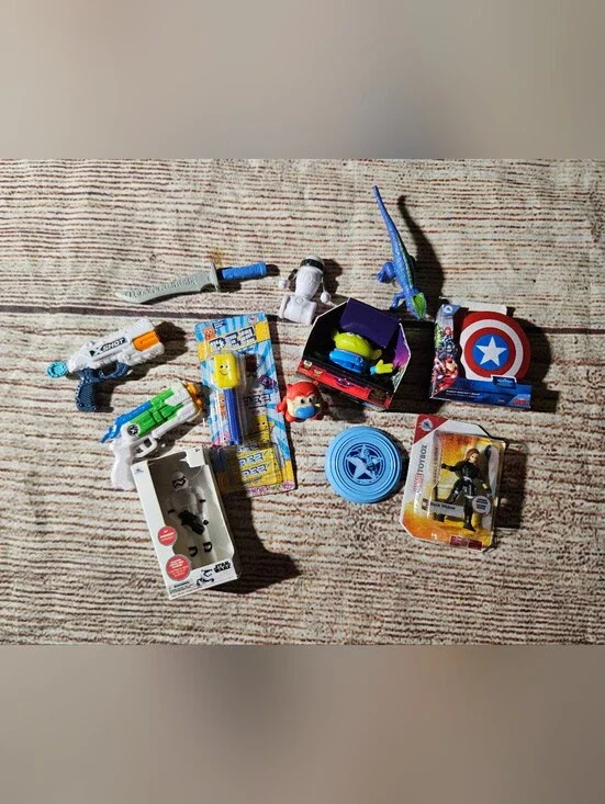 Mini brands toys 12 pieces