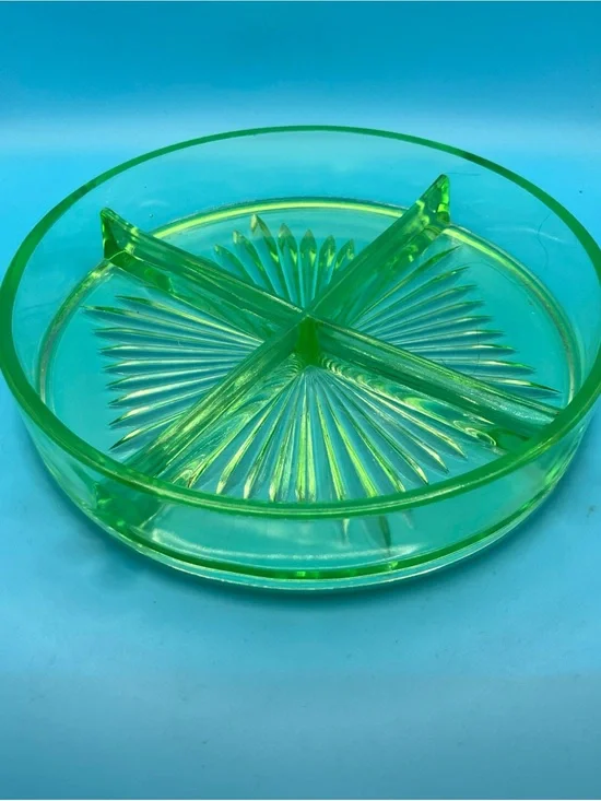 Vintage GREEN VASELINE GLASS 6.5 in ROUND 3 DIVIDED CANDY DISH BOWL TRAY