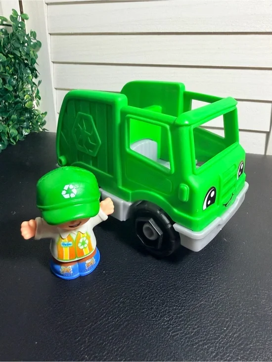 Fisher-Price Little People Green Recycling Truck with Driver Figure