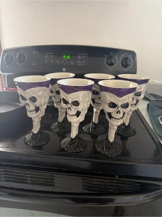 Skull Goblet Wine Glass Set in Purple and Black - Halloween Party Tableware (6)