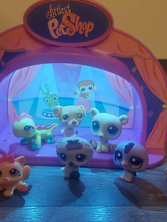Littlest Pet Shop LPS Playset 2007 Play Set and 8 Figures Pets Lot Rare