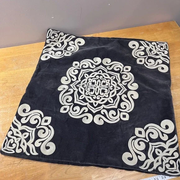 Pottery‎ Barn 24x24 Charcoal Gray Cotton Velvet Embroidered Mandala Pillow Cover