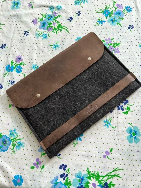City Sheep 100% Wool Felt & Leather Laptop Sleeve