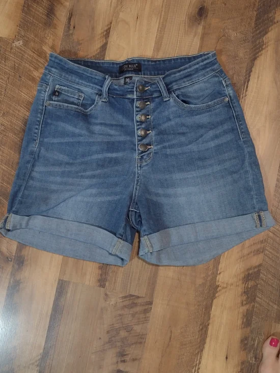 Judy Blue Medium Wash Button-Front Cuffed Denim Shorts Size XL