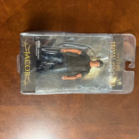 Twilight New Moon Jacob Black Shirt Figure‎ damaged box see pics