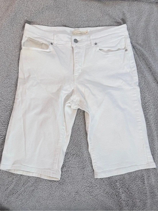 Levi's Bermuda Shorts White Denim Casual Everyday Sz 29 red tab classic NWOT