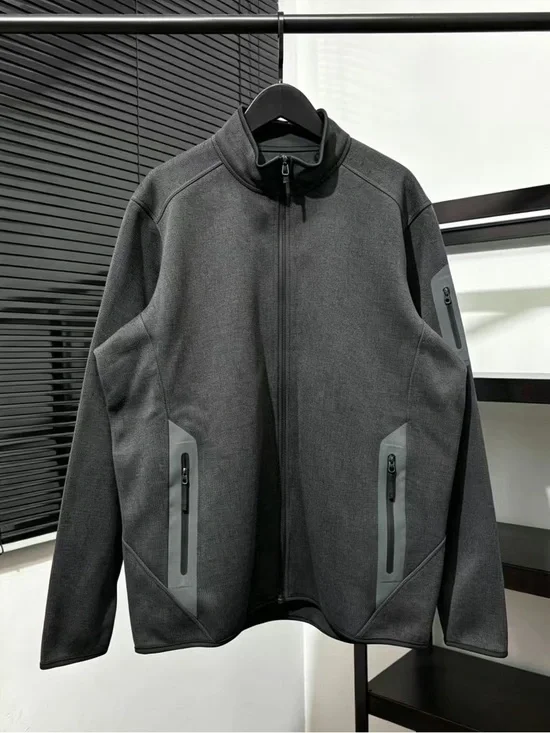 Arc’teryxx Men's Dark Gray Full-Zip Lightweight Jacket