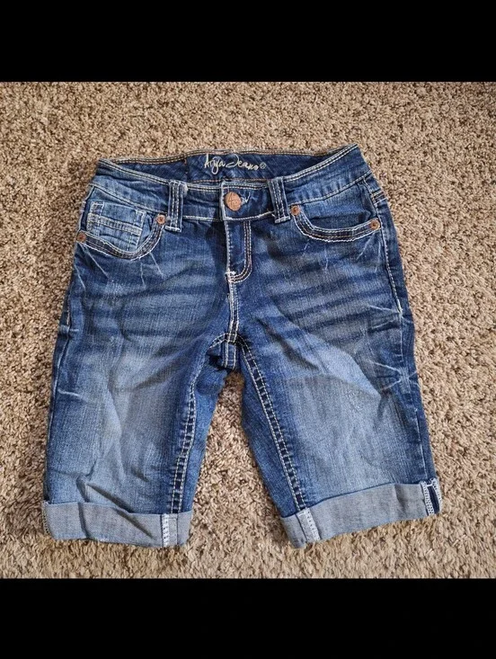 Ariya Low Rise Bermuda Denim Shorts Size 0 Y2K Flap Pocket Jorts 25 Waist