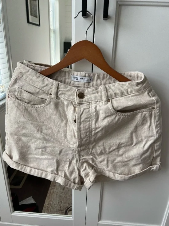 ZARA Cream High Rise Cuffed Denim Shorts Size 10