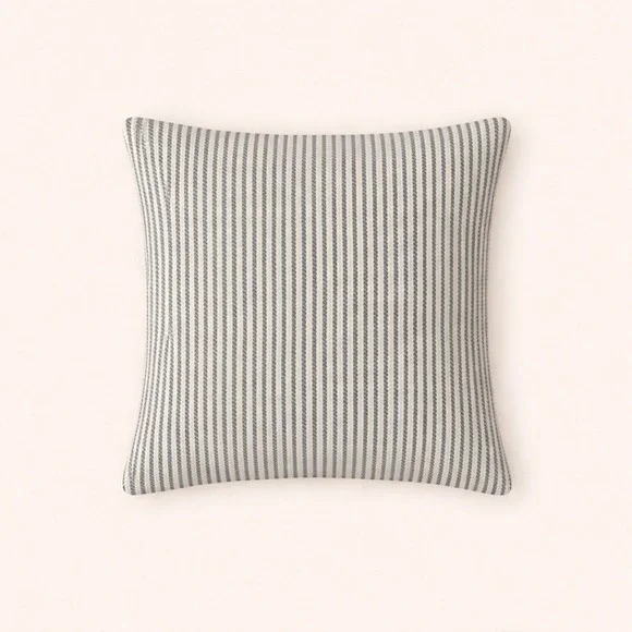 Frette Giglio Woven Euro Pillowcase 26x26 Ivory /‎ Navy Blue NWT