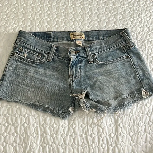 Abercrombie &. Fitch women size 0 light blue Jean denim shorts 100% cotton