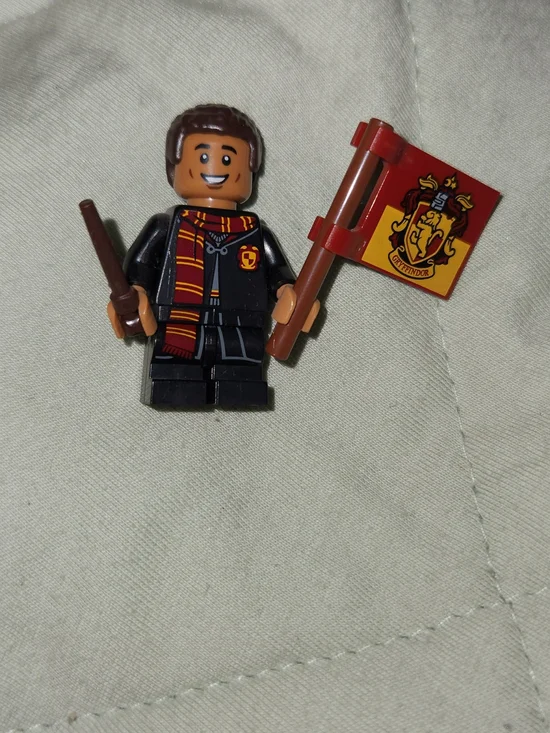Lego Gryffindor Student Minifigure with Red and Brown Flag