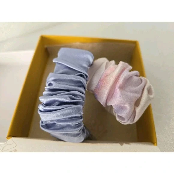 LilySilk Apple Watch‎ band Silk scrunchies New In Gift Box 42/44 Mm Set Of 2