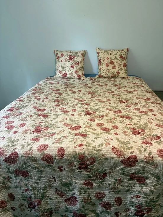 Vintage Rose reversible Floral Quilted Bedspread accent pillows 1 sham