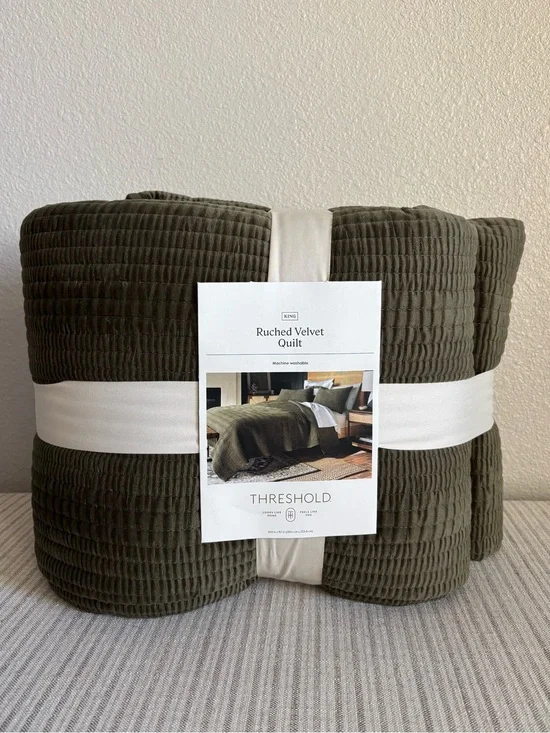 NWT King Ruched Velvet Quilt Green - Threshold