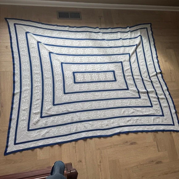 Handmade Filet Crochet Bedspread Twin Blue White Excellent Cottagecore