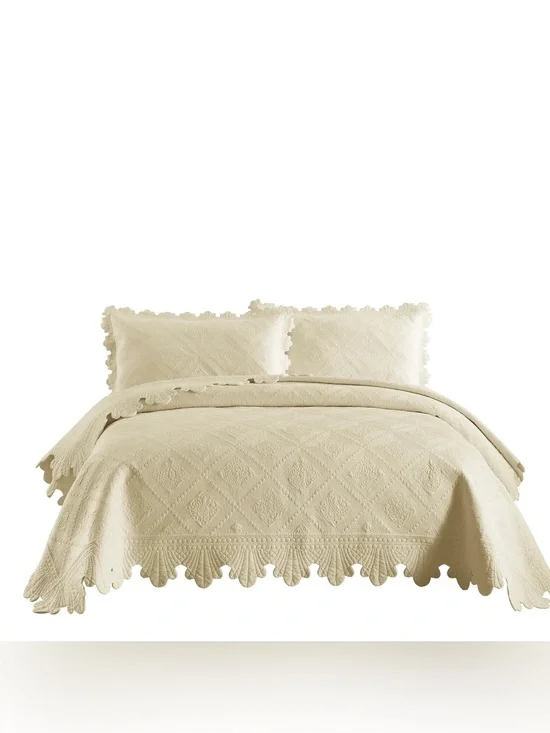 Classic Cream Scalloped Quilted cotton king/cal king