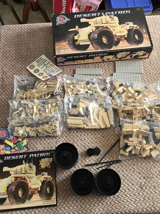 Mega Bloks Desert Patrol DP9761 660pc Military Vehicle Set w/Box Parts