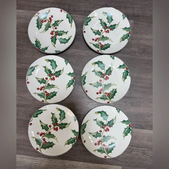 Restoration Hardware Set of 6 Lunch Plates EUC Christmas Holly Berry Desserts