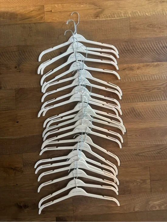25 Rent the Runway Non-Slip Hangers Closet Organizer LOT BUNDLE