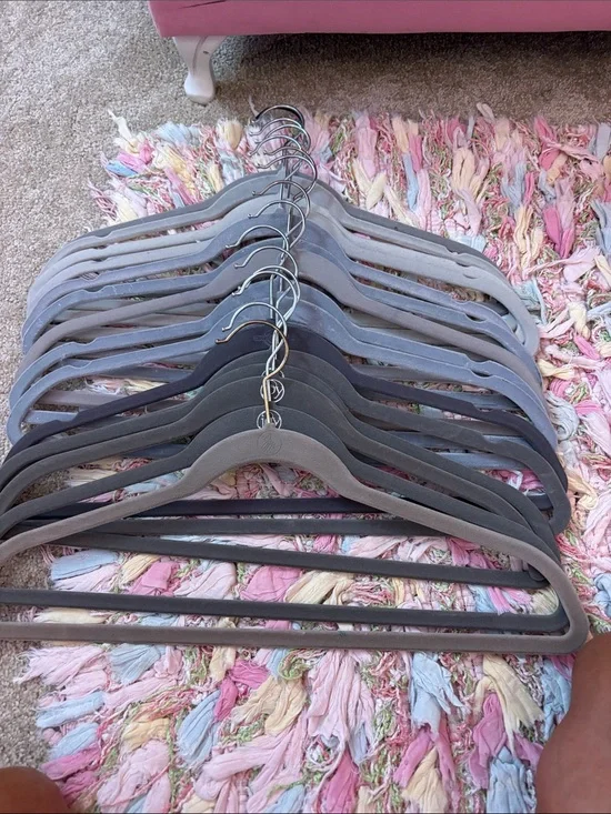 Non-Brand Velvet Slim Gray Suit Hangers - 12 Pack used