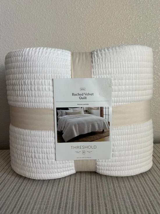NWT King Ruched Velvet Quilt Ivory - Threshold