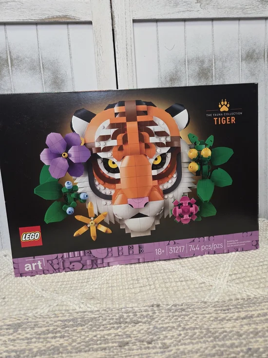 NIB LEGO Art Tiger Wall Decor Floral Tiger Head