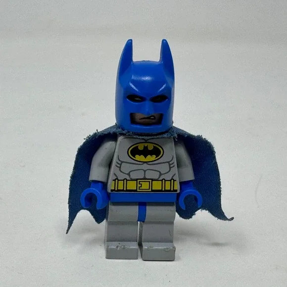 LEGO DC Super Heroes Batman Minifigure Light Bluish Gray Blue Cowl Cape