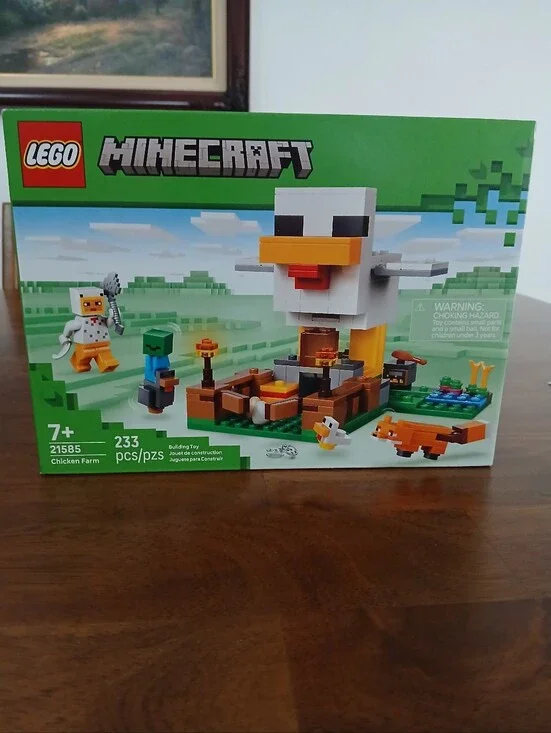 LEGO Minecraft Chicken Farm Set. NWT Ages 7+ 233 PCS