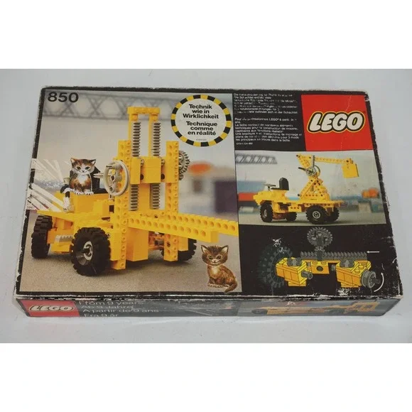 LEGO TECHNIC: Fork-Lift Truck‎ (850) Box and Misc Pieces Incomplete GERMAN