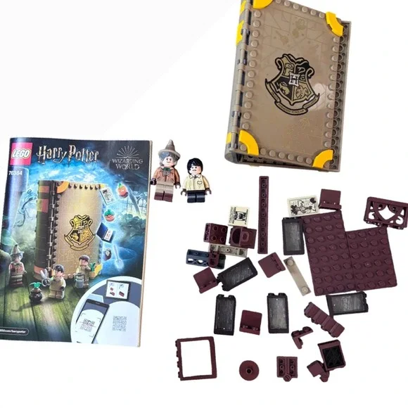 LEGO Harry Potter 76384 Herbology Class Kids One Size Tan Excellent Book Set