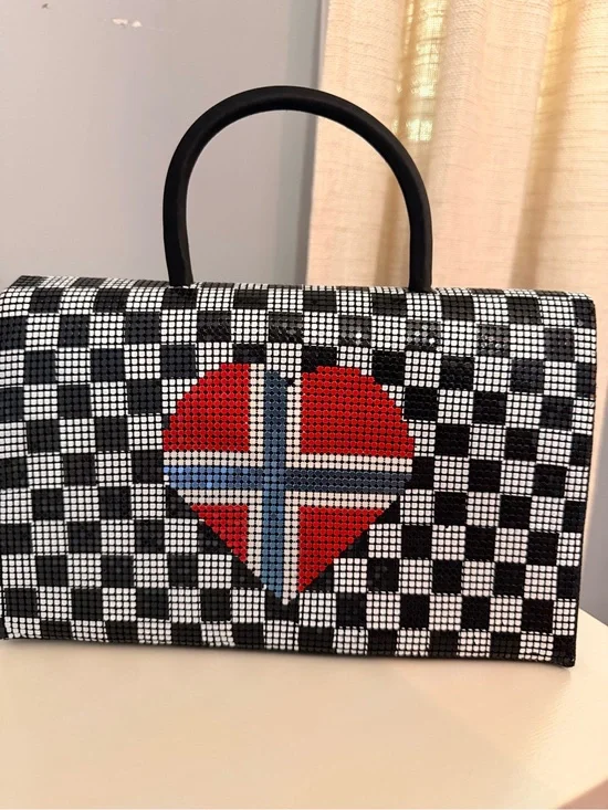 Laila Essence of Norway metal/mesh purse