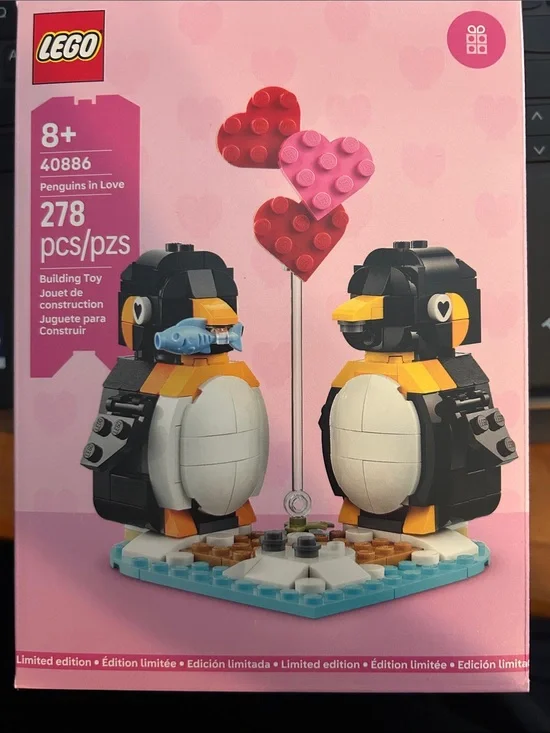 Lego Penguins in Love
