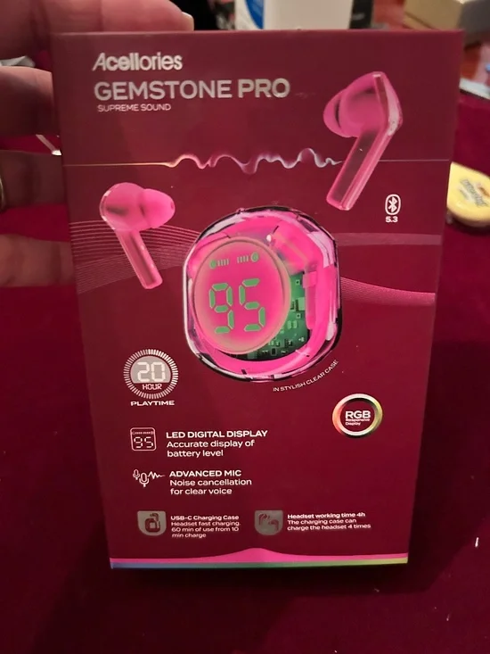 Wireless rechargeable earbuds